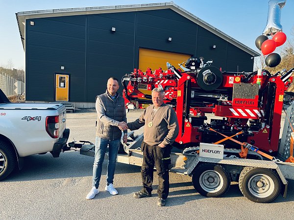 Leverans av första minikranen, Hoeflon C6e till Clas Krantjänst AB